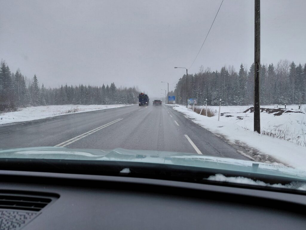 Yölle luvattu pakkasta, mutta lumisateet väistyvät sunnuntaina