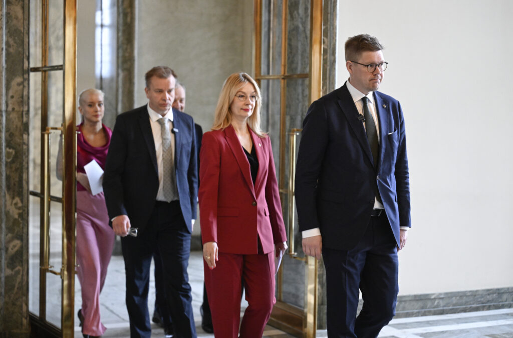 Oppositio rökittää hallitusta yhteisellä välikysymyksellä: 