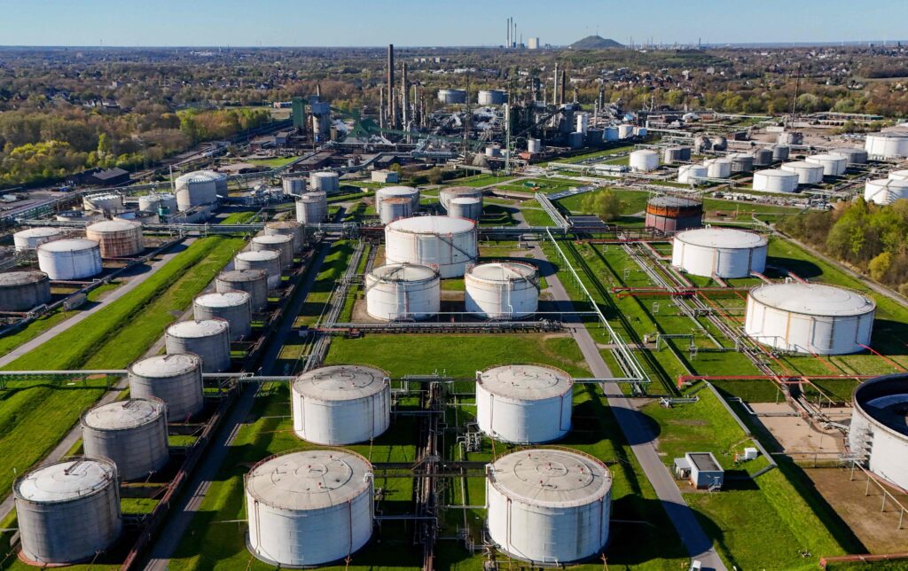 Öljyn hinta lähti kovaan sukellukseen