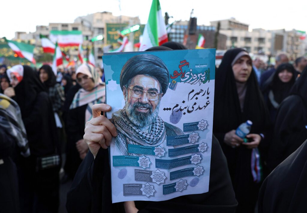 Iran esiintyi taas uhmakkaana – Korkein johtaja puhui USA:n häpeällisestä tappiosta