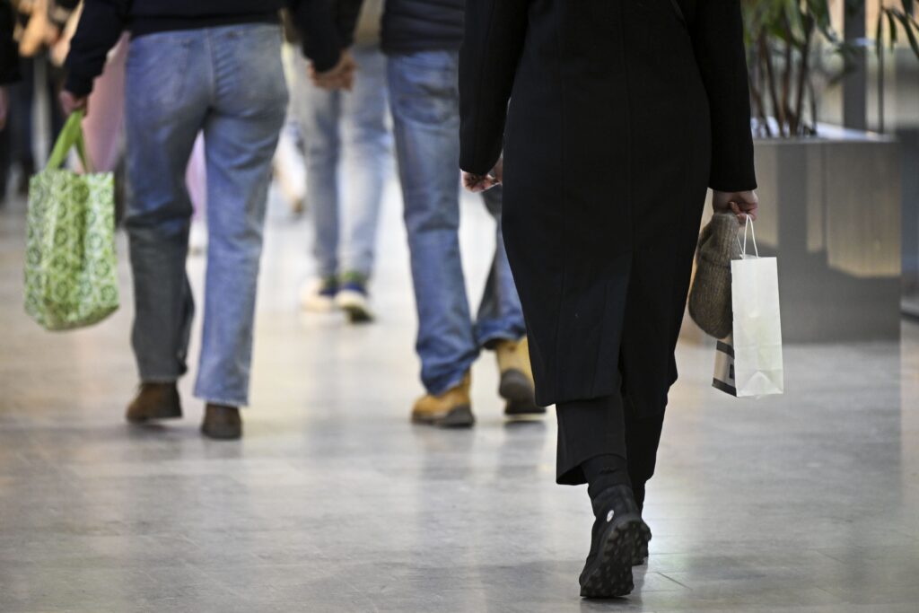 Alzheimer-riski saattaa näkyä jo keski-iässä – Yksi vitamiini nousee keskiöön