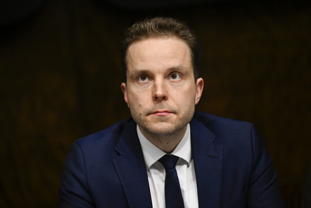 Keskustan Honkoselta vaatimus: Pankkien ylisääntely on tutkittava viipymättä