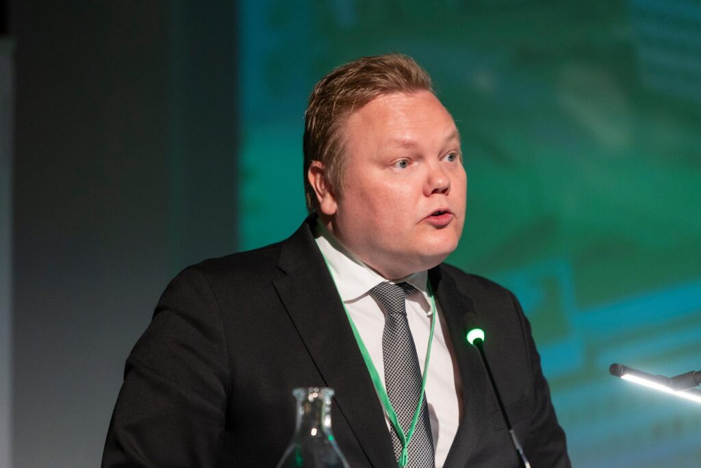 kurvinen-pen-sdp-lt-vastauksia-lindtman-ei-voi-kaarrella-ja