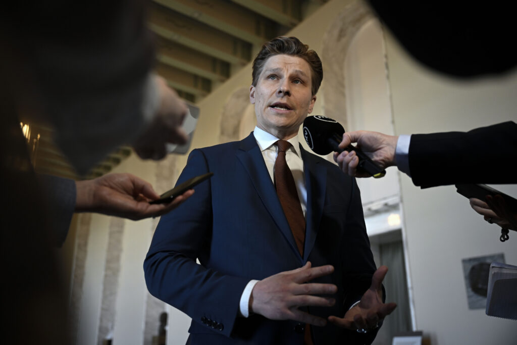 Puolustusministeri Häkkänen: Turvallisuutta uhkaaviin ulkomaisiin yrityskauppoihin tulossa ratkaisuja pian
