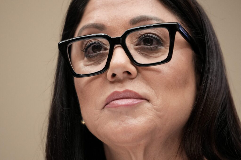 Ahdistelukohun ympäröimä Yhdysvaltain työministeri jättää tehtävänsä