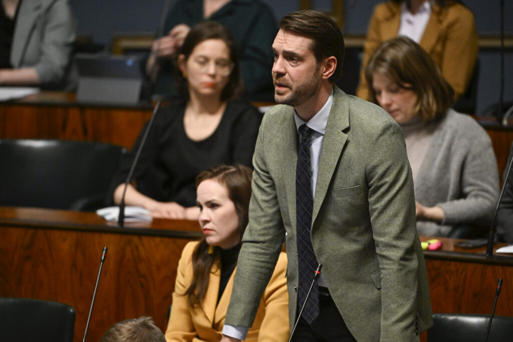 Jouni Ovaska haluaa suitsia poliittista vedonlyöntiä Suomessa