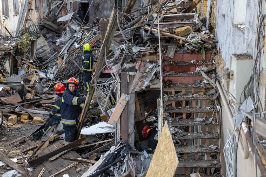 Ukraina ja Venäjä vaihtoivat satoja sotavankeja – Iskut siviilikohteisiin jatkuivat