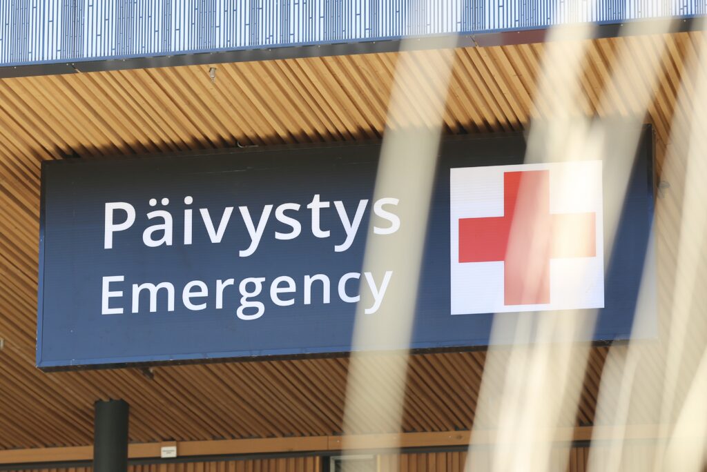 THL: Perusterveydenhuollon jonot pitenivät, erikoissairaanhoidon jonot lyhenivät