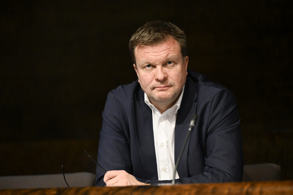 Suurten järvien matalasta vedenpinnasta eduskuntakysely – 