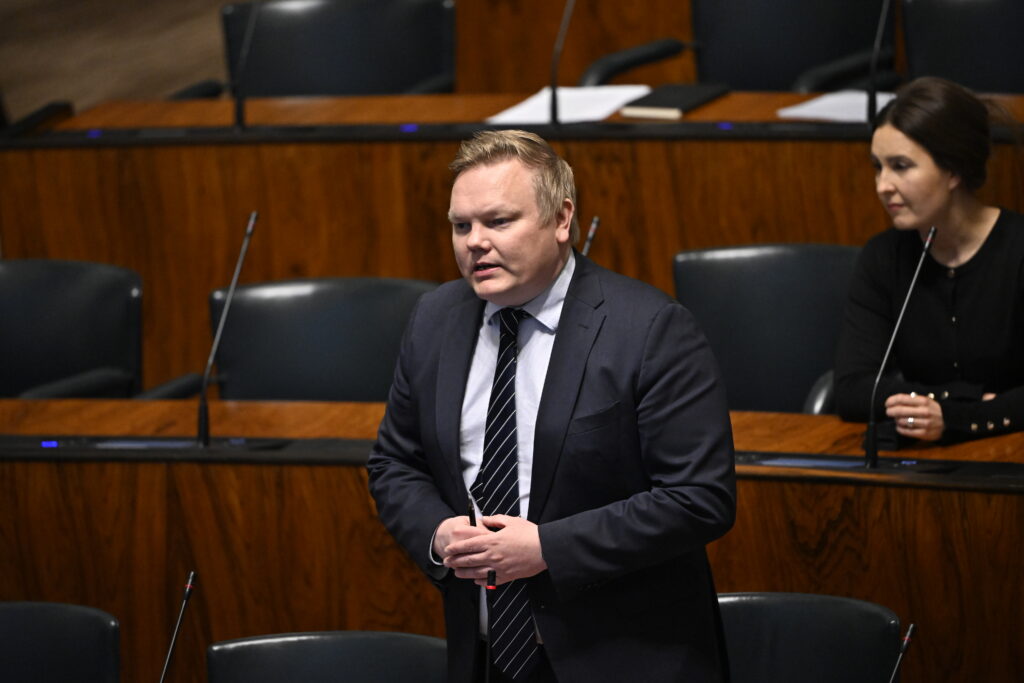 Keskustan Kurvinen kehysriihestä: Huti tuli viimeisessä ratkaisun paikassa