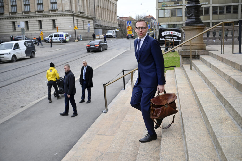 Työministeri Marttinen: Pitkäaikaistyöttömien osaamisen taso ei ole riittävä – setelillä täsmäkoulutusta