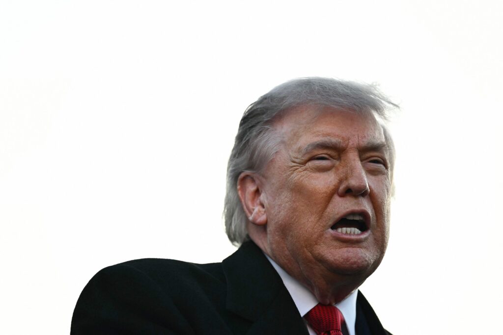 Trump sähisee Iranille: 