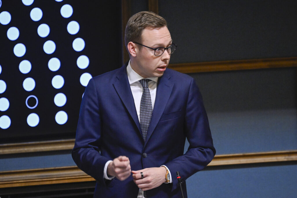 Ministeri Marttinen pyysi luomaan työpaikoille pelisäännöt, jos drooneista varoitetaan