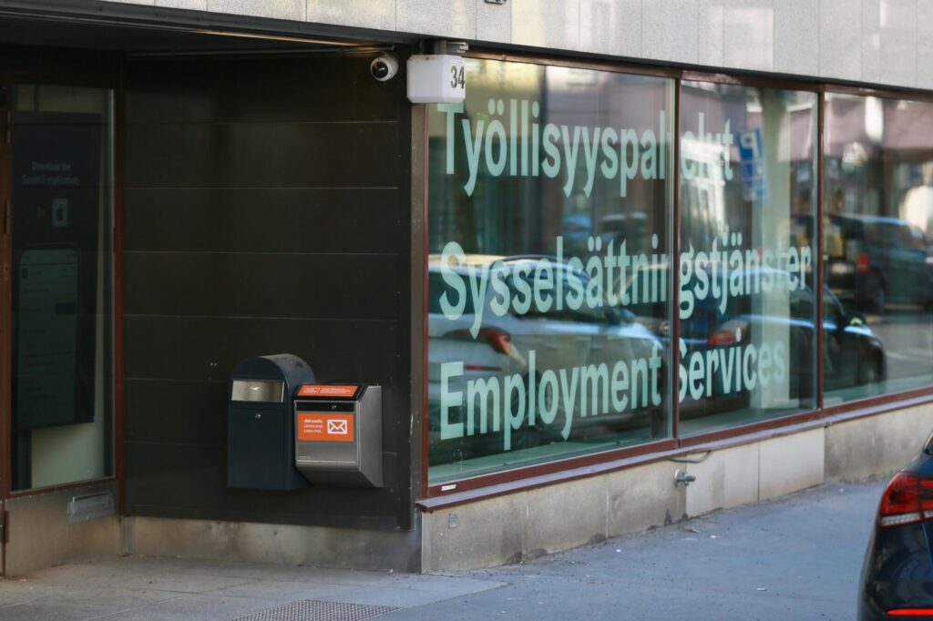 Avoimien työpaikkojen määrä väheni alkuvuonna – valtion avoimet paikat lähes puolittuivat
