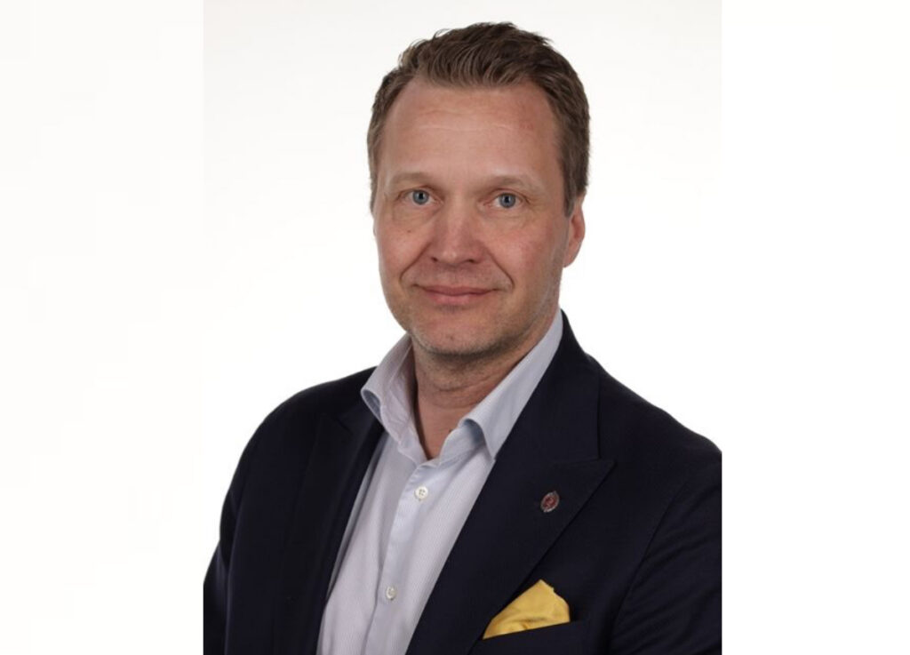 Liike Nytin varapuheenjohtaja Panu Peitsaro siirtyy keskustaan