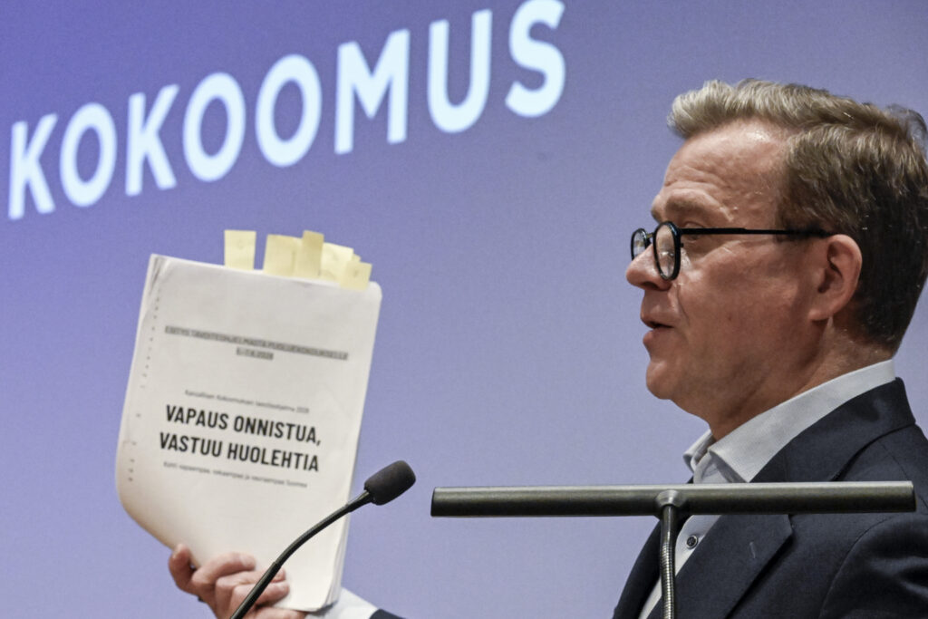 Kokoomus karsisi hyvinvointialueita ja luopuisi terveyskeskusajattelusta
