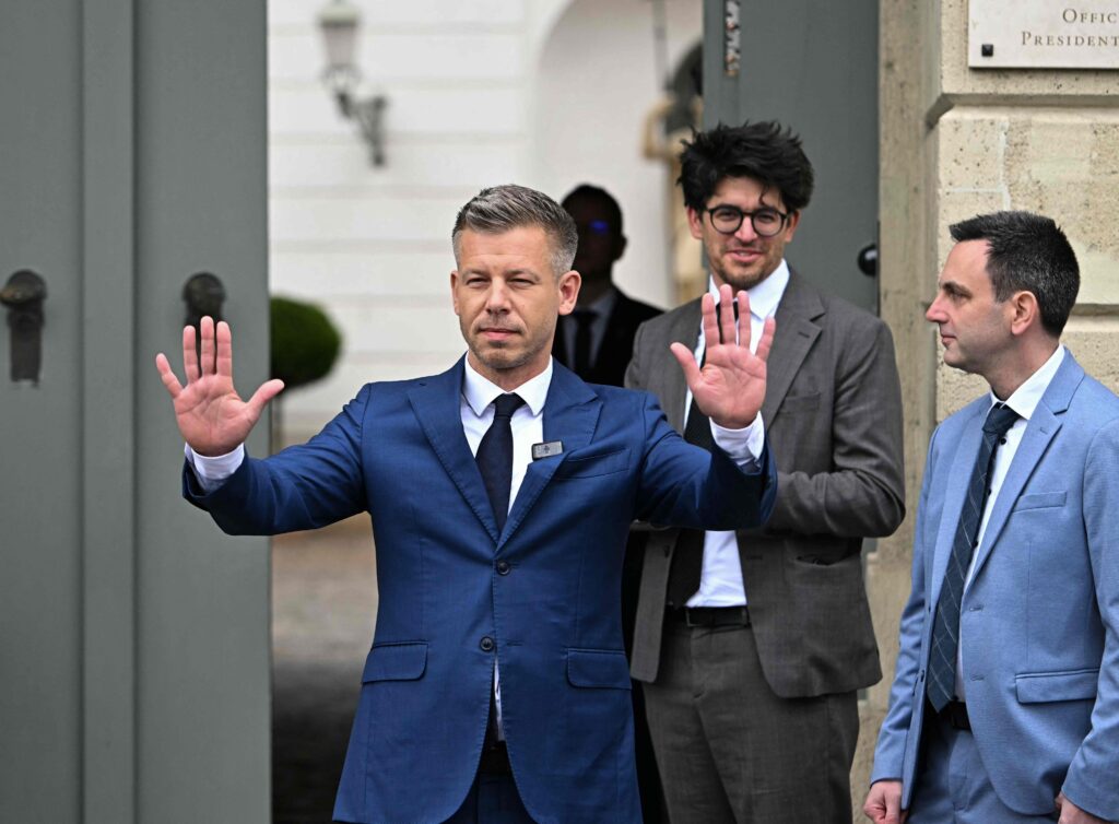 Valta vaihtuu Unkarissa, Peter Magyarista pääministeri