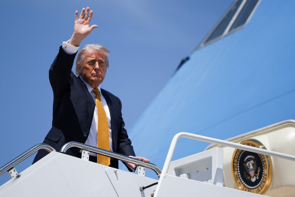 Trumpin valtiovierailu Kiinaan alkaa tänään – aikoo pyytää Xitä 