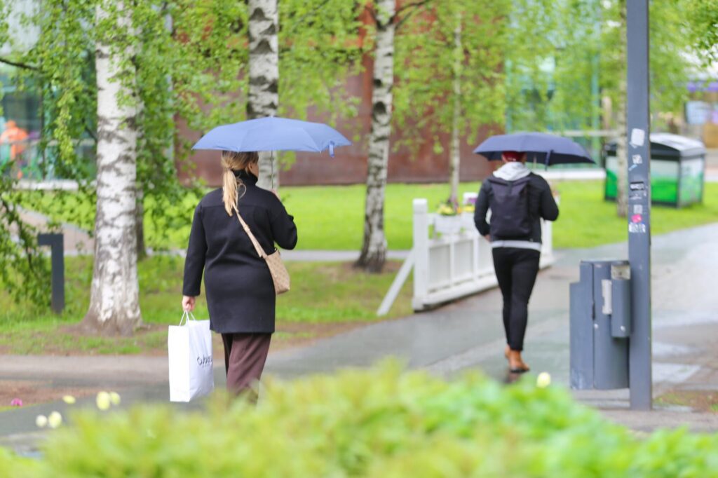 Lännestä saapuva sadealue tuo helpotusta kuivuuteen viikonloppuna