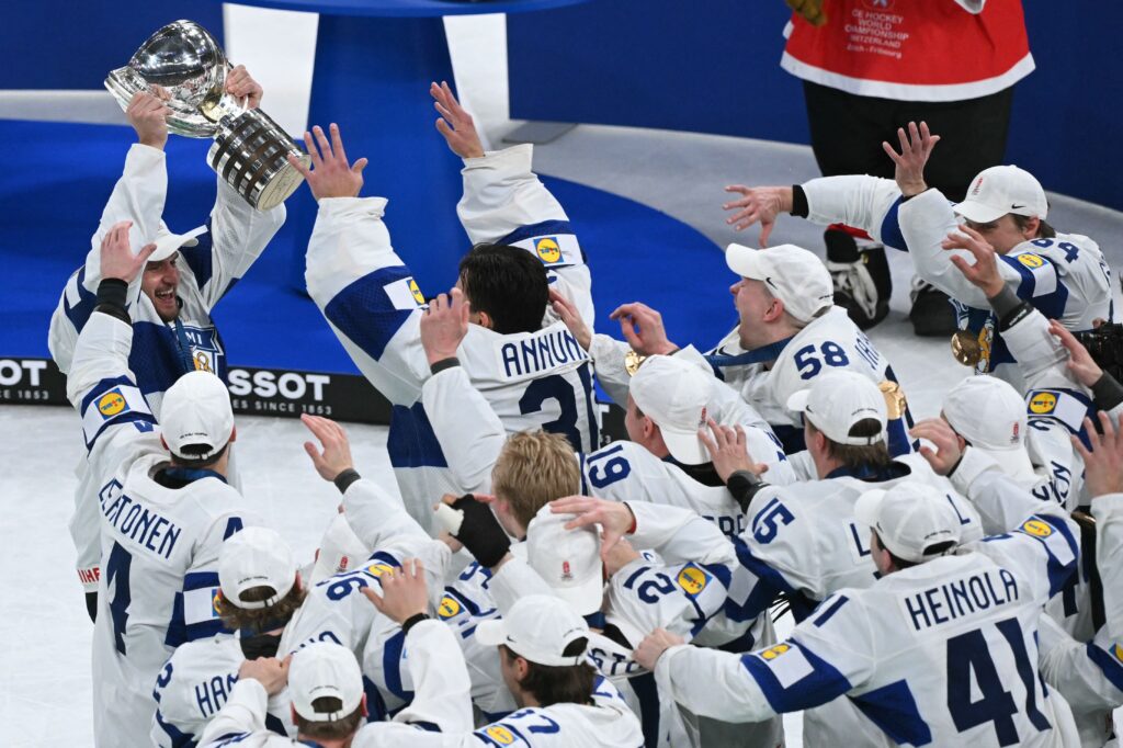 Konsta Helenius laukoi Leijonat viidenteen MM-kultaan