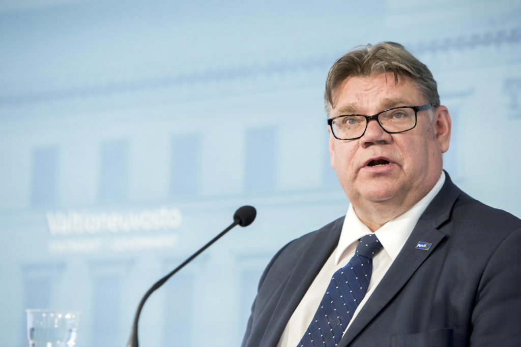 Ex-ulkoministeri tylyttää nykyhallituksen "luupäitä" – "Diplomatia on myös aselaji"
