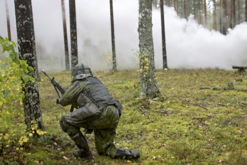 HBL: Suurin osa ahvenanmaalaisista valmis tarttumaan aseisiin alueen puolustamiseksi