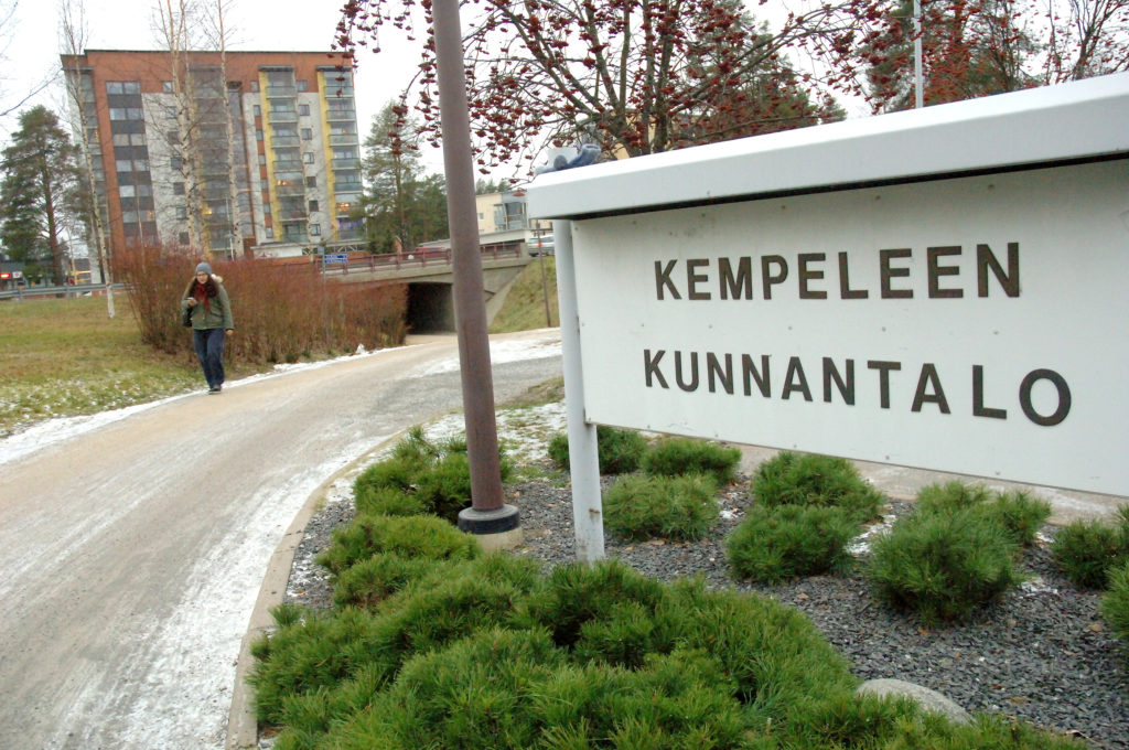 KL: Kuntajohtajat lyttäävät hallituksen itsepintaisesti ajaman hankkeen – "Taakka tulee olemaan massiivinen"