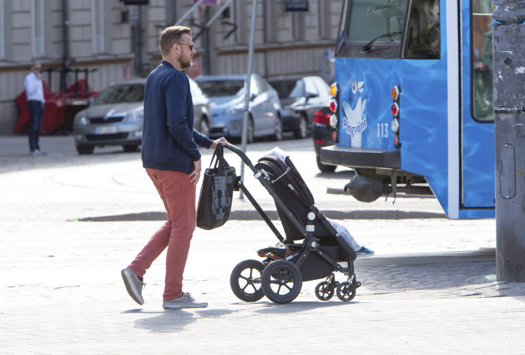 Tiedätkö, kuinka monta lasta suomalaismiehet haluavat? – Tällaisia ovat tämän päivän isät